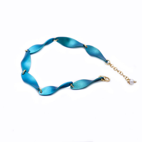 Anodized titanium twist bracelet - Image 2