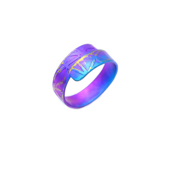 Anodized Titanium Double Entangled Textured Round Ring - Image 2