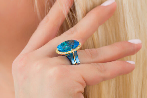 Titanium Ring with Blue Topaz oval with Diamond halo - Image 7