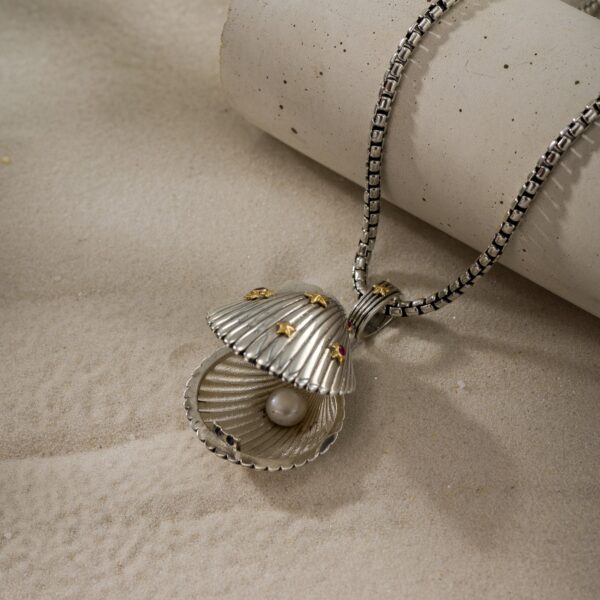 Seashell Locket Pendant in 18k Yellow Gold and Silver Photo Remembrance